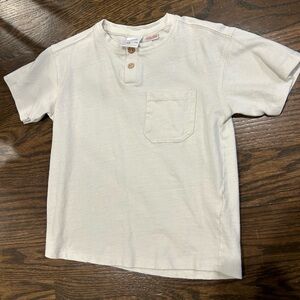 Cream/ivory Zara toddler pocket tee. 4-5.